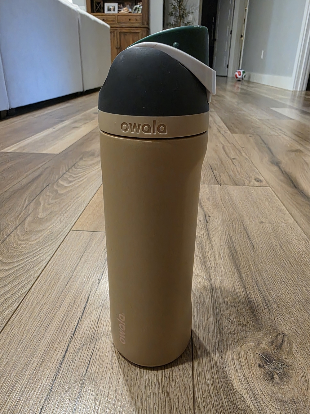 Owala Insulated Water Bottle – Tan with NAVY & green LID